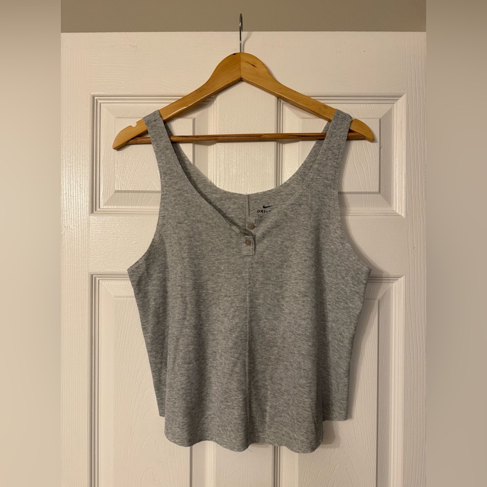 Nike Medium Dri fit Sleeveless Shirt Women's Gray Tank Top Training Luxe Summer